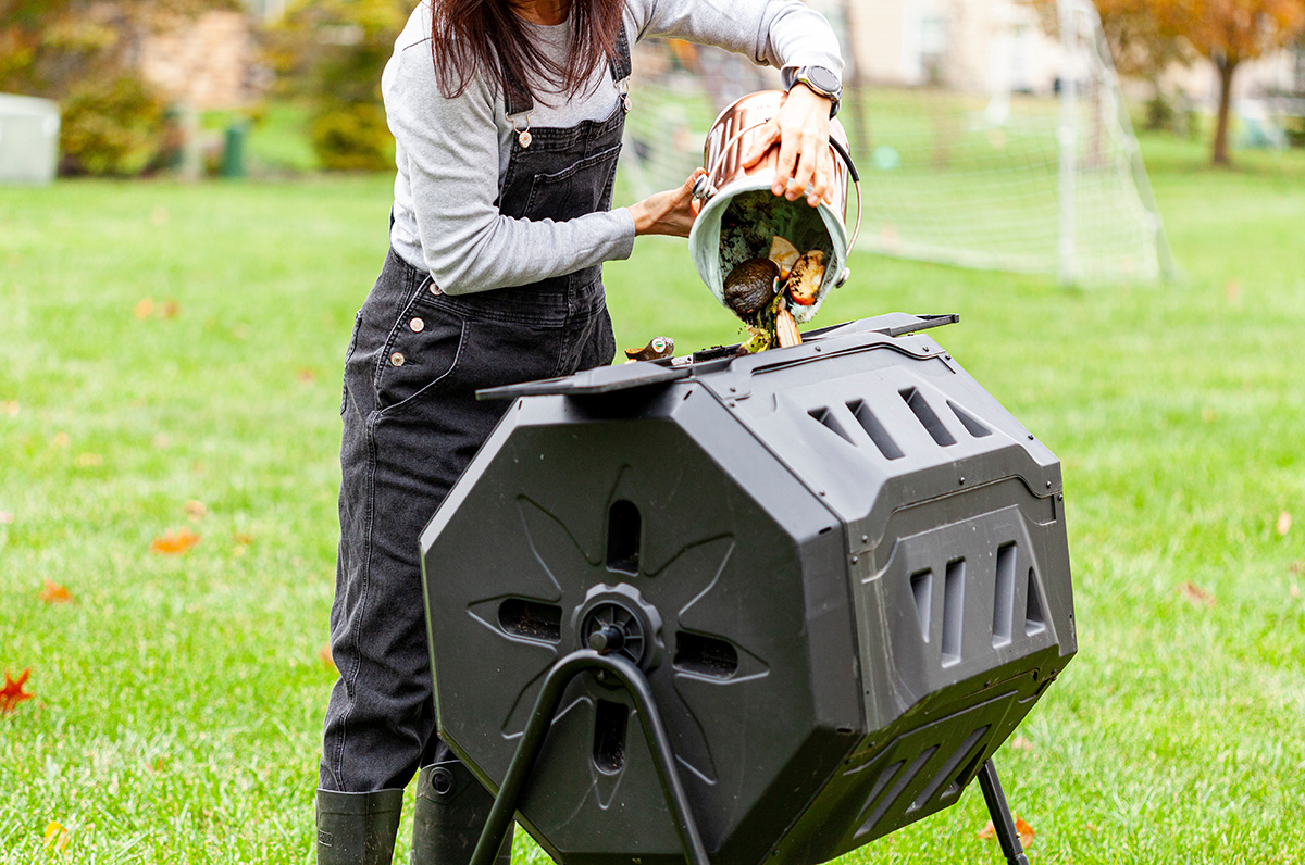 Compost tumbler
