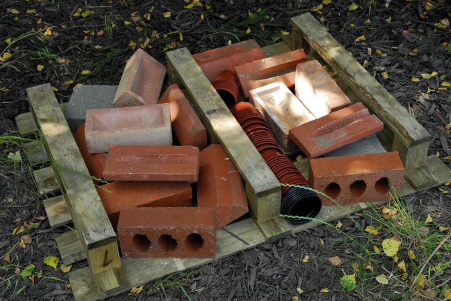 pallet insect house.