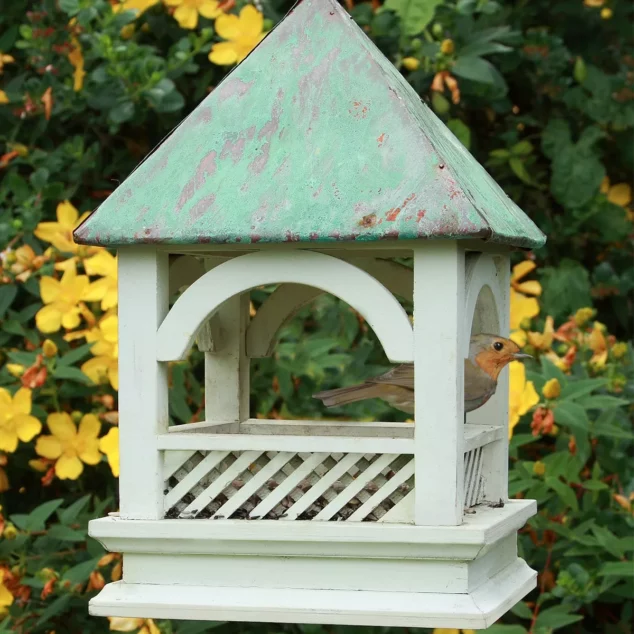 Bempton bird table with robin_1200px Wildlife World Bempton Hanging Bird Table