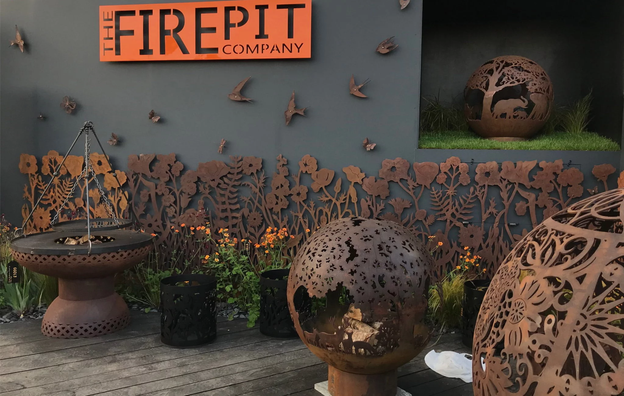 Firepits stand at Chelsea