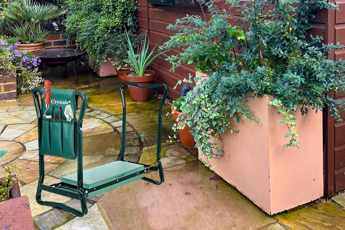 Gardening knee stool with foam pad
