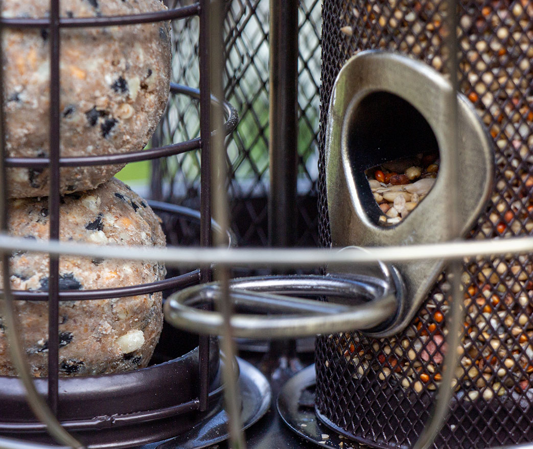 Squirrel-resistant bronze bird feeder